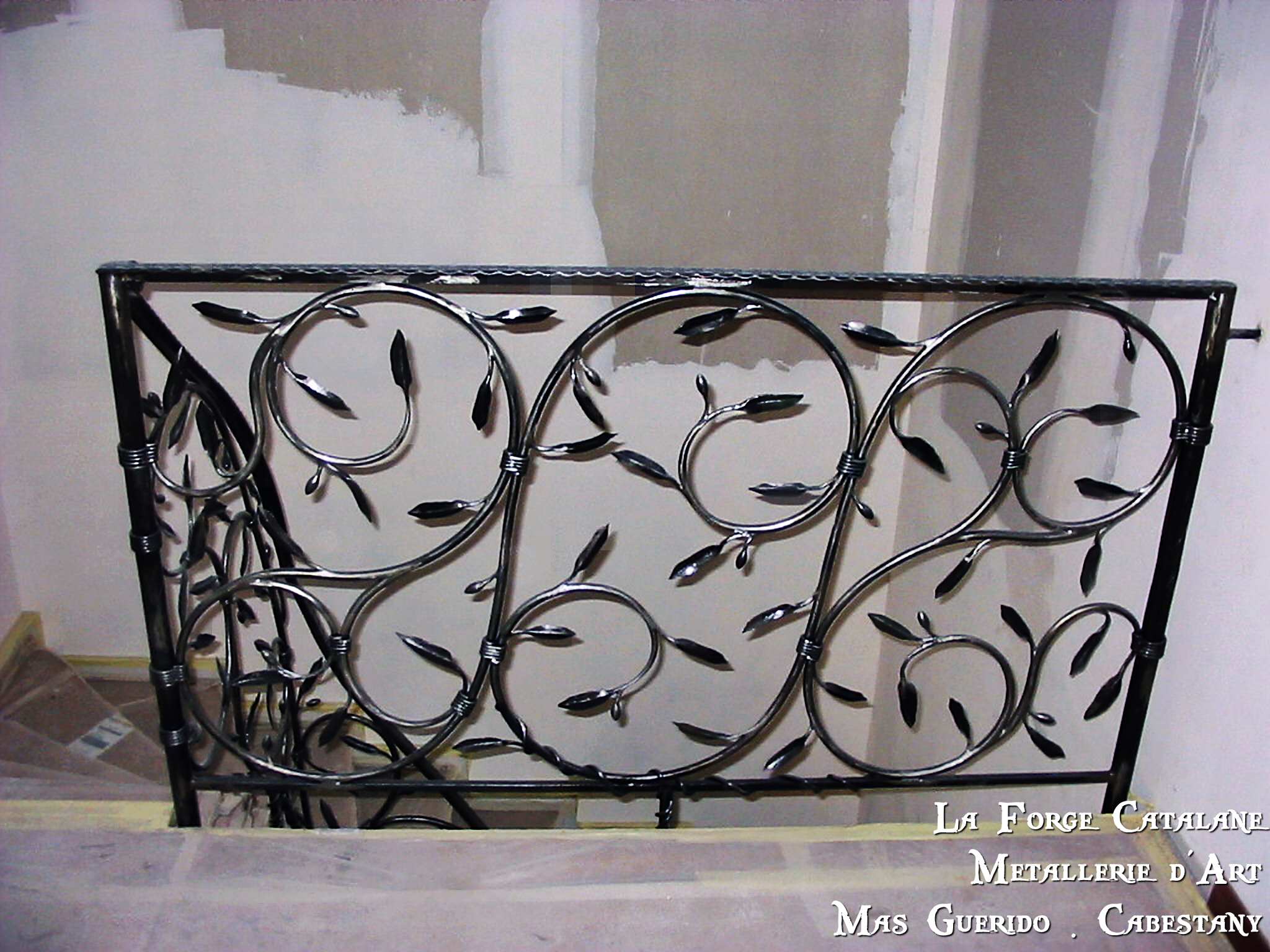 garde corps art nouveau vegetal feuilles forge catalane.jpg